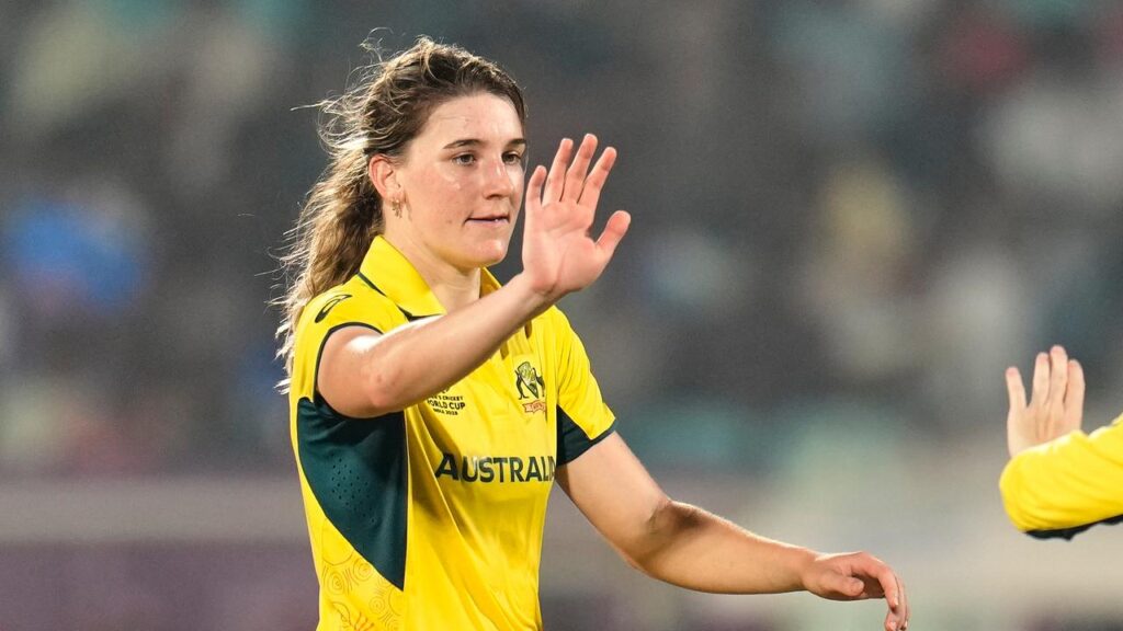Annabel Sutherland’s five wickets were key to Australia keeping India’s total down to 330.
