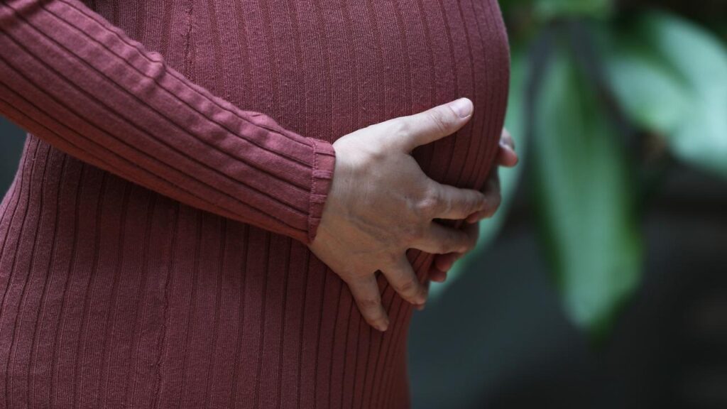 Bonuses have been withheld from two former top Monash IVF executives after embryo mix-ups.