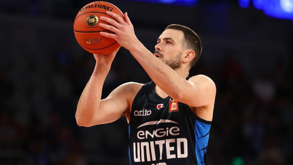Chris Goulding has shone on return for Melbourne United in a thrashing of Cairns.
