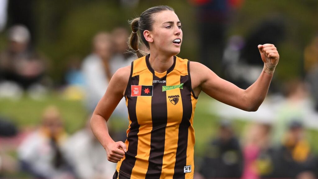 Aine McDonagh scored three goals as the Hawks proved too strong for the struggling Bombers.
