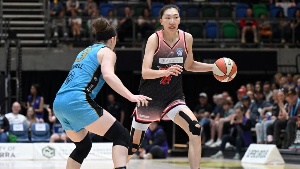 Big things are expected of Chinese superstar Han Xu, who led the Lynx to victory in Canberra.
