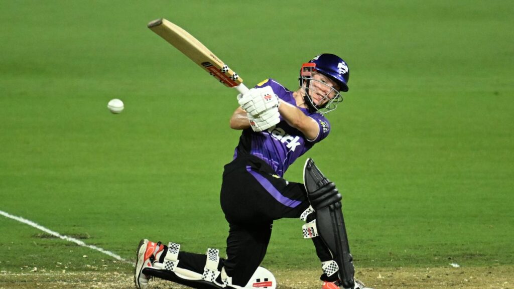 Nicola Carey top scored with 39 to steer the Hurricanes to victory over the Renegades.
