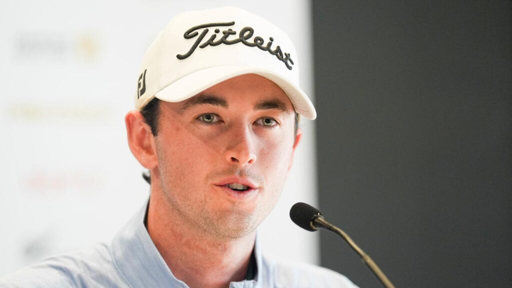 Elvis Smylie has had a fine opening round in the Abu Dhabi Championship, shooting a flawless 66.
