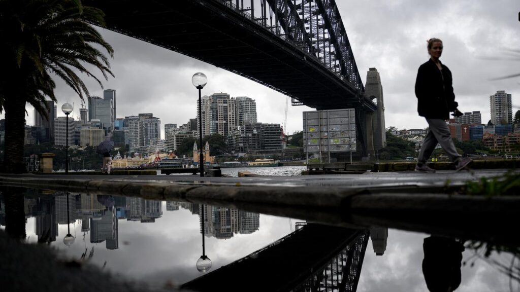 People are increasingly nervous about the labour market outlook, an analyst says.
