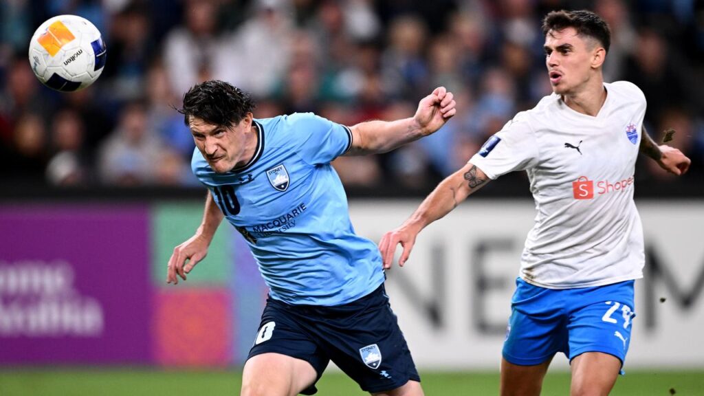 Sydney FC’s Joe Lolley (l) is the in-form player of A-League Men and on the Wanderers’ radar.
