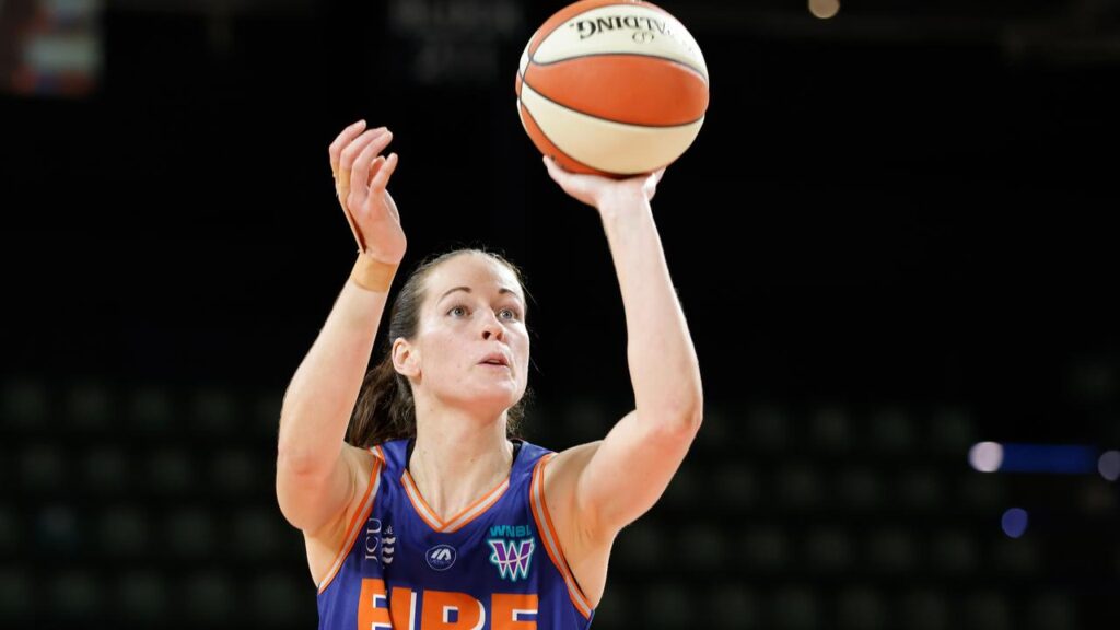 Alicia Froling led with 22 points as Townsville thrashed Adelaide.
