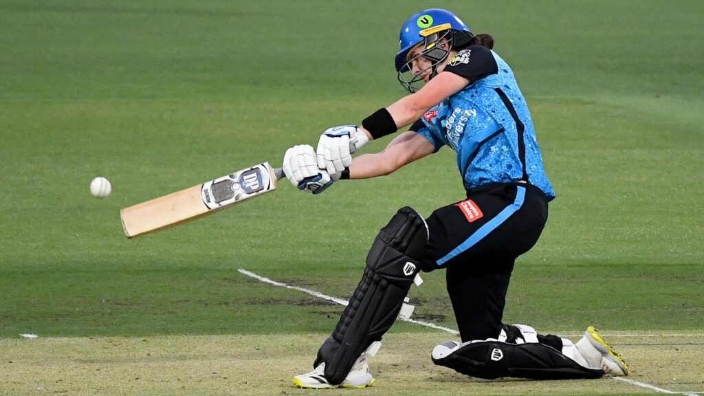 Laura Wolvaardt has helped the Adelaide Strikers to a WBBL win over Brisbane Heat.

