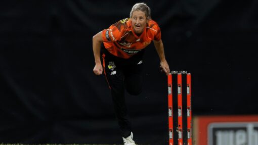 Flintoff ices Renegades' chase to win Melbourne derby WBBL SCORCHERS SIXERS