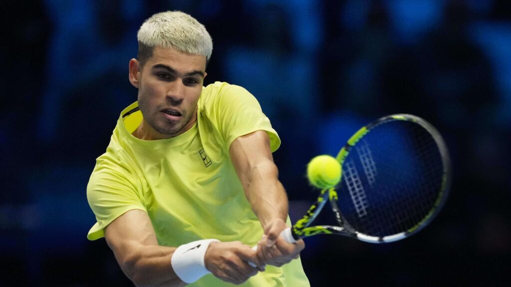 Carlos Alcaraz has beaten Taylor Fritz to make it two wins from two in the ATP Finals in Turin.
