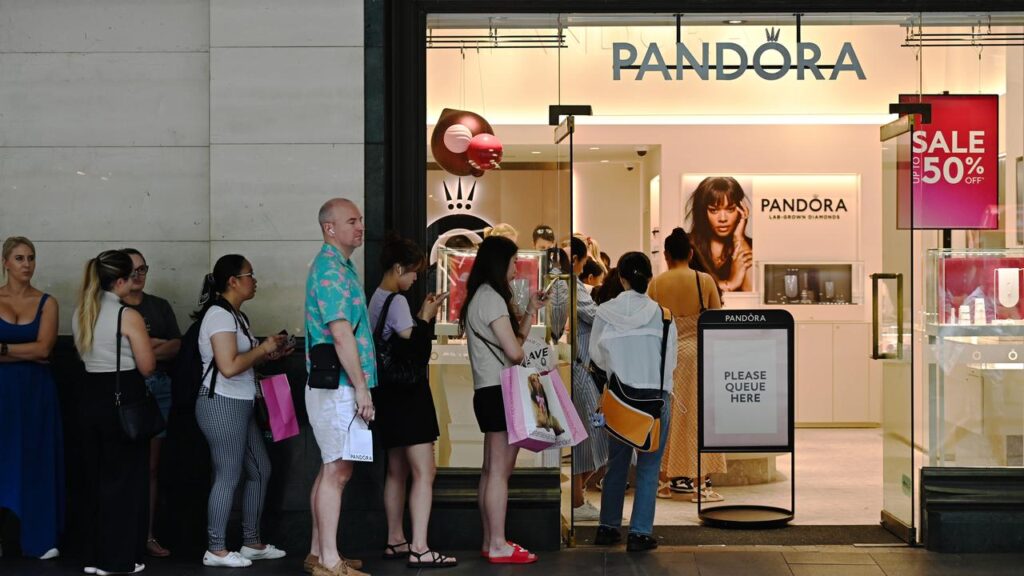 Australians cut their spending only by a relatively small amount in the latest rate-hiking cycle.
