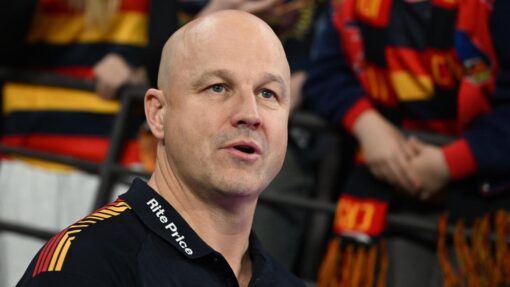 Crows to accelerate contract talks with coach Nicks AFL BULLDOGS CROWS