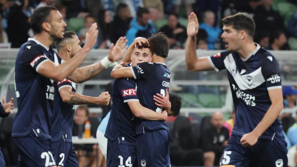 Melbourne Victory have won a hard-fought derby against City with a late winner at AAMI Park.
