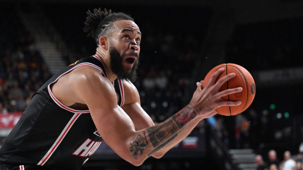 JaVale McGee was joint top scorer for the Illawarra Hawks in their narrow win over the JackJumpers.
