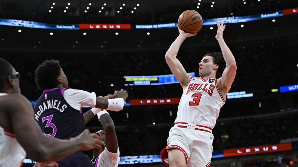 Australia’s Josh Giddey has suffered a hamstring injury in Chicago’s NBA loss to Minnesota.
