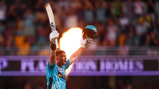 Renshaw blocks Ashes buzz to blast heroic BBL knock BBL HEAT SCORCHERS