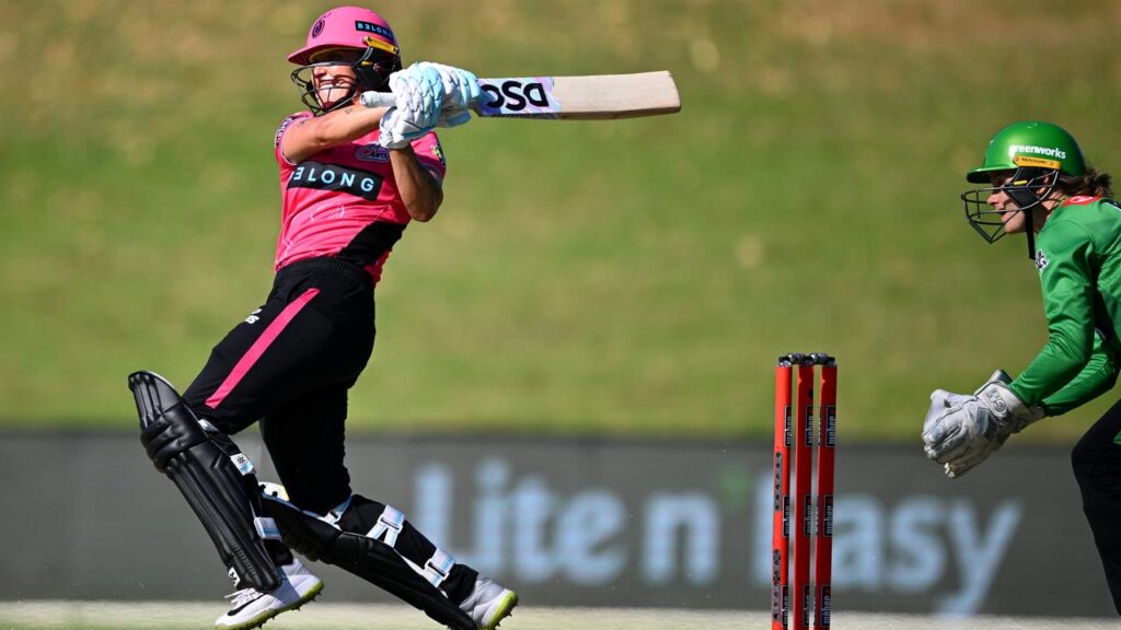 The Sixers’ Ash Gardner shone with bat and ball in her side’s win over the Melbourne Stars.
