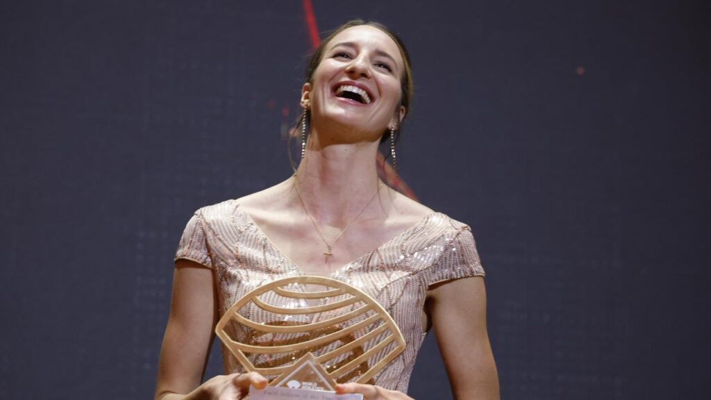 High jumper Nicola Olyslagers has been named female field event athlete of the year in Monaco.
