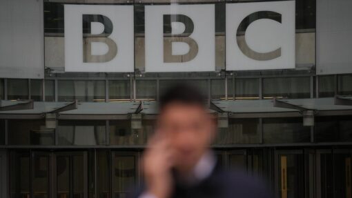 Trump sues BBC for $US10b over January 6 speech edit Britain BBC