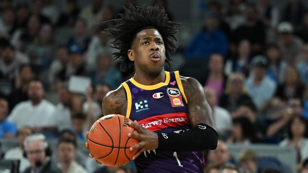 Kendric Davis scored 26 points as the Sydney Kings imposed their rule over Melbourne United.
