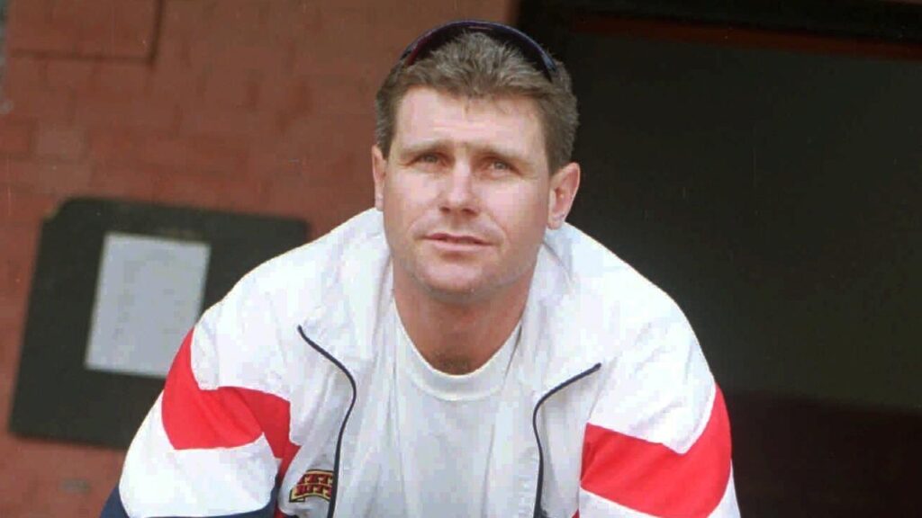 Former England batter Robin Smith has died, aged 62.
