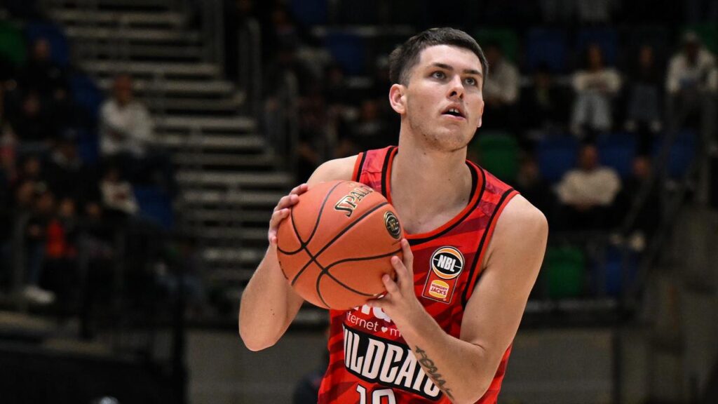 Perth’s Ben Henshall scored 15 points as the Wildcats thumped the Bullets in Brisbane.
