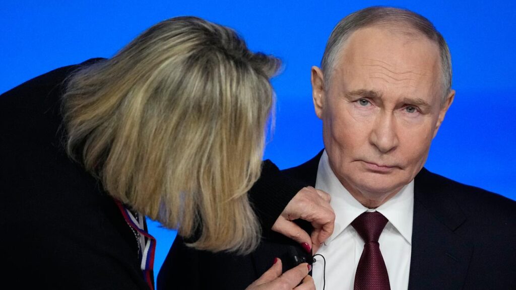 Russian President Vladimir Putin is ready for talks with his French counterpart, the Kremlin says.
