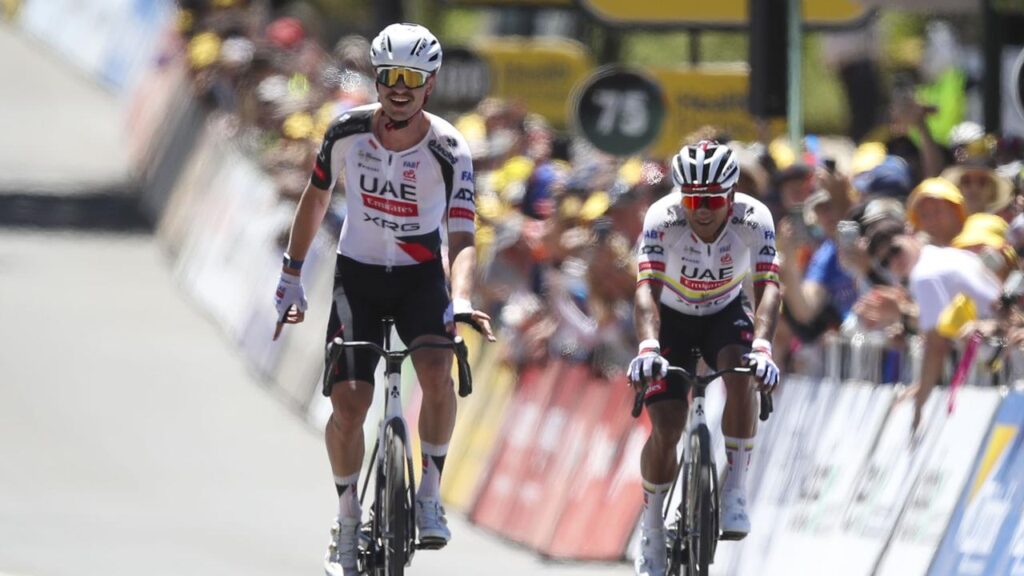 Jay Vine (L) has lost teammate Jhonatan Narvaez (R) for the last stage of the Tour Down Under
