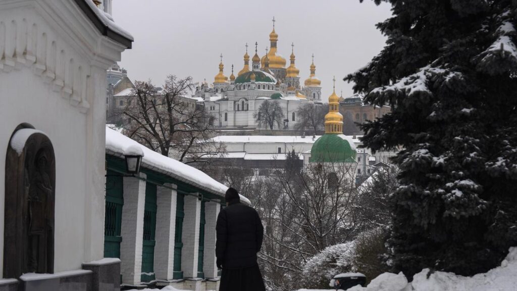 Ukrainian authorities say temperatures in some areas is setp to drop to minus 30C.
