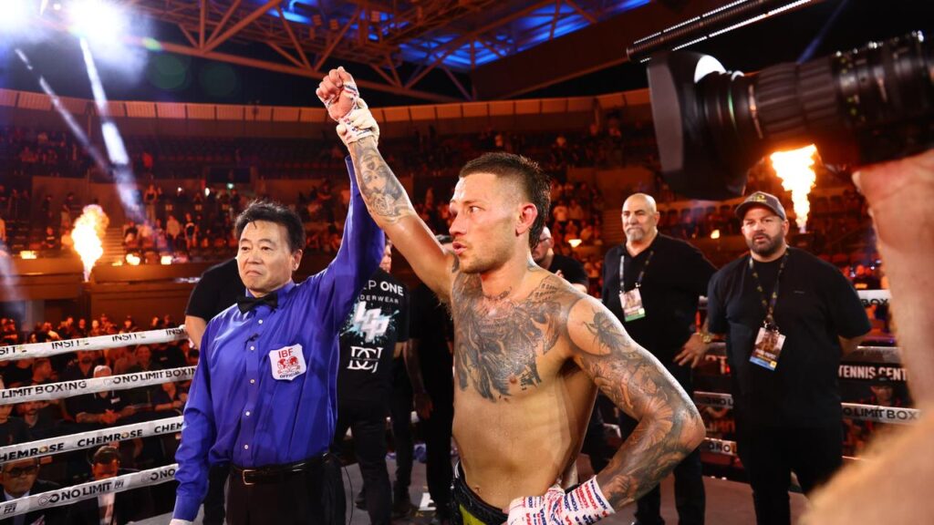 Liam Paro is set to get another crack at a world title with a bout against Irishman Lewis Crocker.
