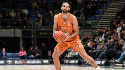 NBL BLITZ TAIPANS JACKJUMPERS