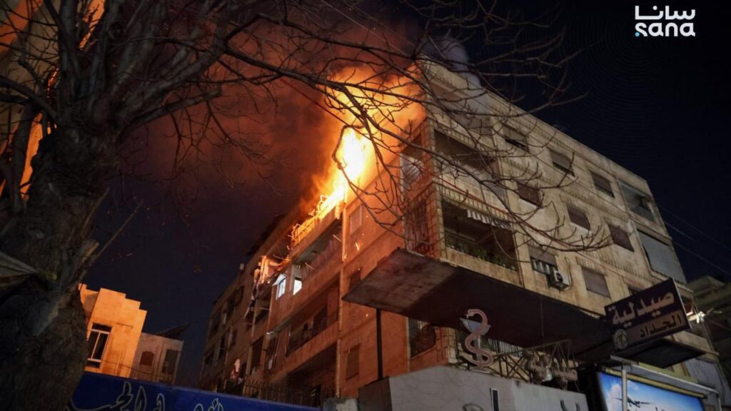 Security forces and Kurdish fighters have clashed violently in the northern Syrian city of Aleppo.
