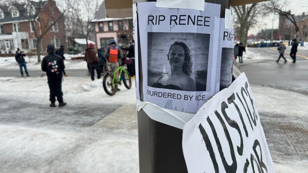 Demonstrators in Minneapolis have accused US law enforcement agents of murdering a woman.
