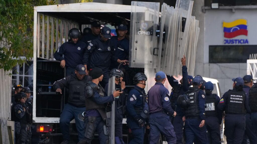 National Assembly head Jorge Rodriguez says the government will release local and foreign prisoners.
