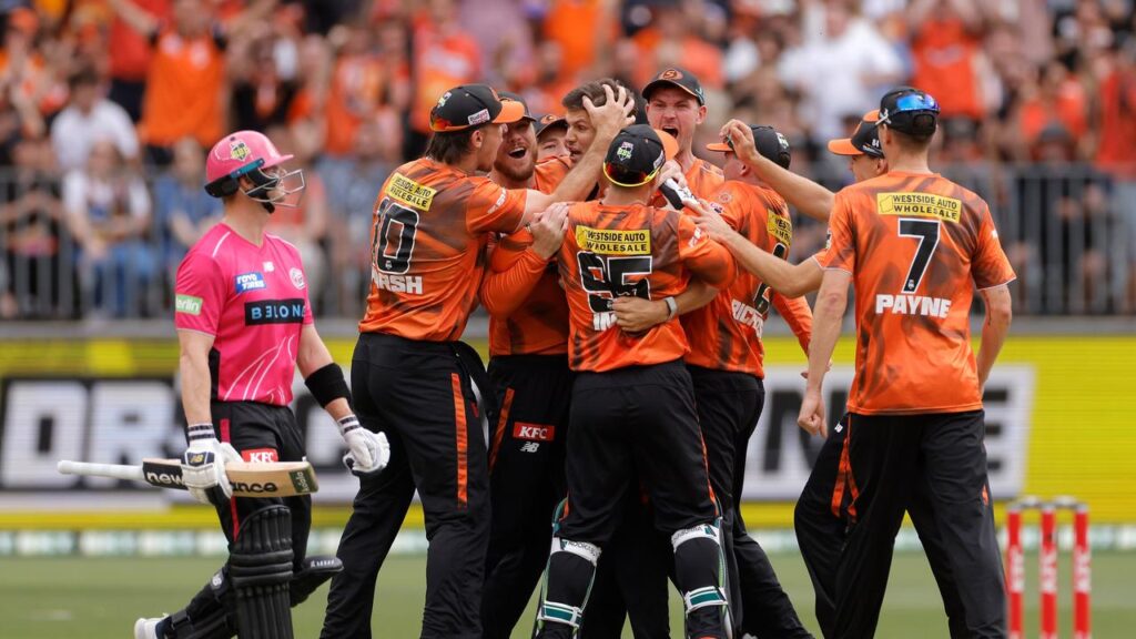 The Scorchers celebrate the key wicket of Steve Smith of the Sixers in the BBL final.
