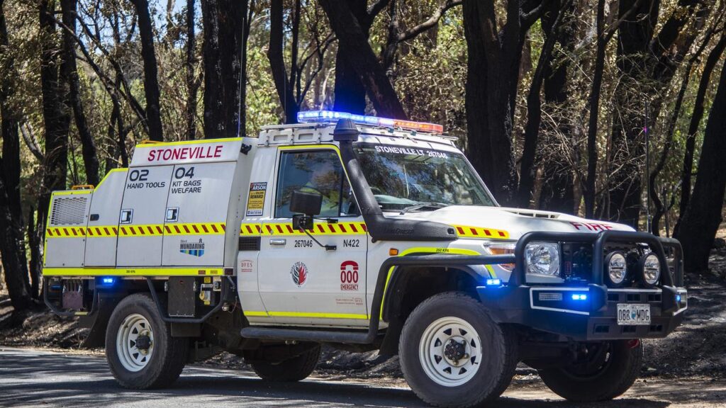 Fire crews in Western Australia are continuing efforts to quell a blaze east of Perth airport.
