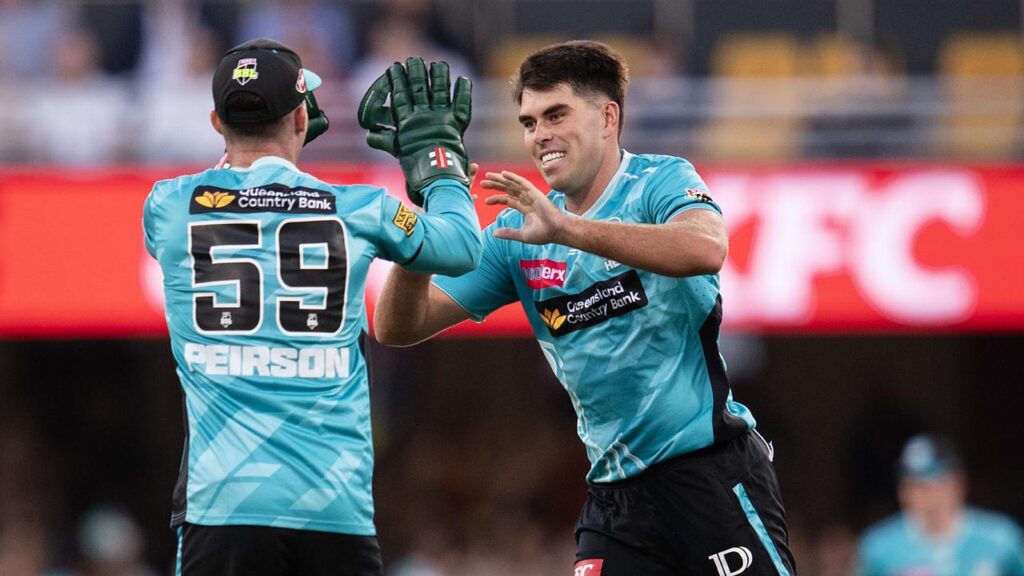 Xavier Bartlett took three wickets in the Brisbane Heat’s three-run win over Hobart Hurricanes.
