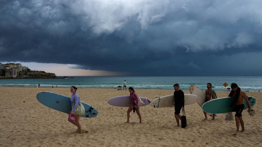 The government is under increasing pressure to hold a federal inquiry into the Bondi massacre.
