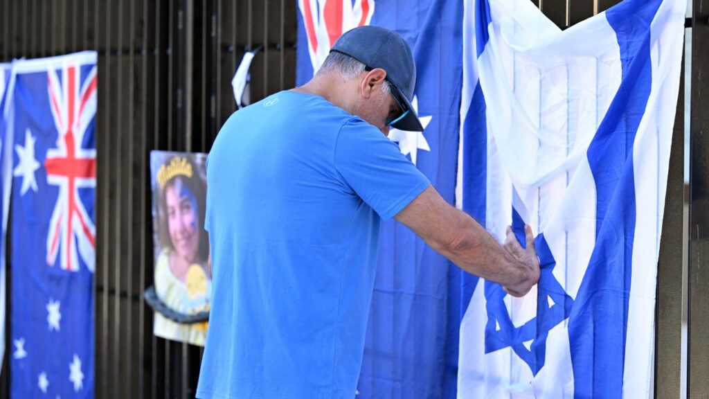 Parliament is being recalled to mark a condolence motion for the victims of the Bondi massacre.
