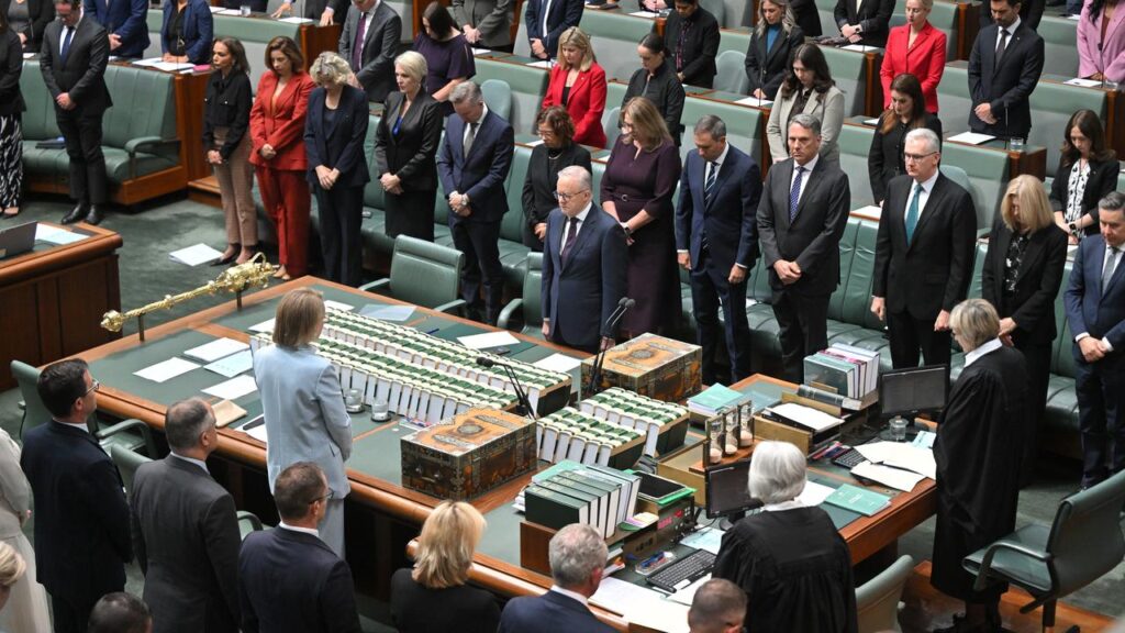 Federal parliament has observed a minute of silence for the victims of the Bondi attack.
