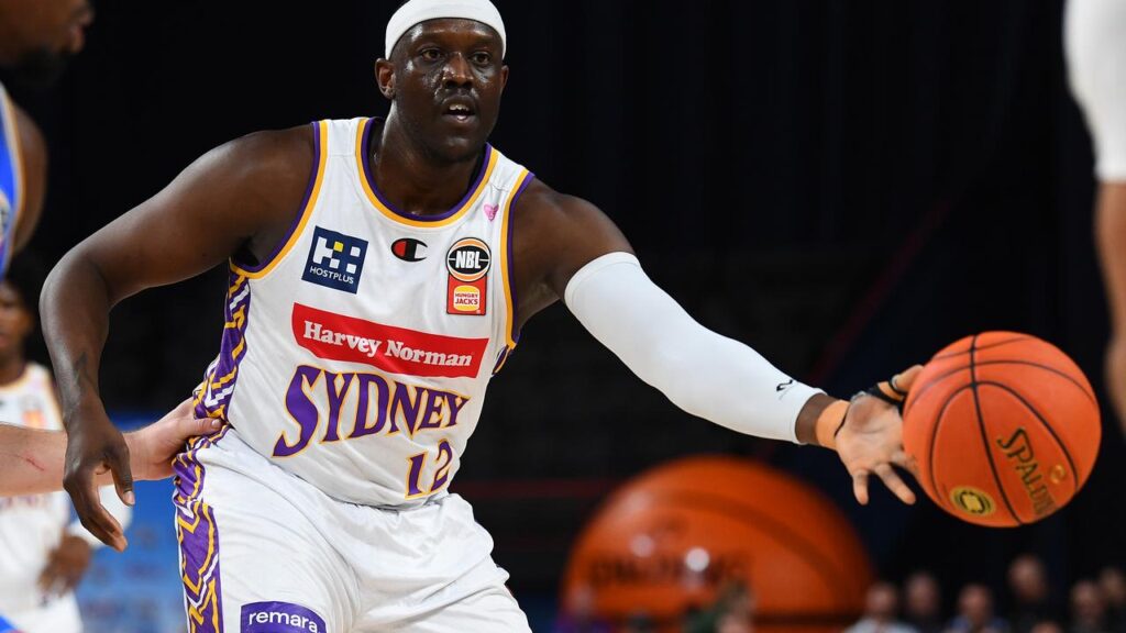 Sydney Kings’ Kouat Noi put on a show for a watching NBA legend as his side beat Brisbane Bullets.
