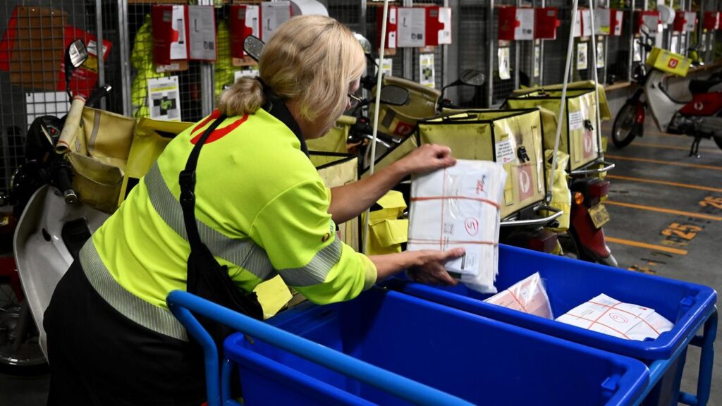 Shein and Temu are popular with Australian online shoppers but often deliver junk products.
