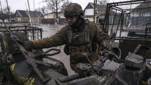 Zelenskiy says lasting peace realistic ahead of talks Ukrainian servicemen hold position