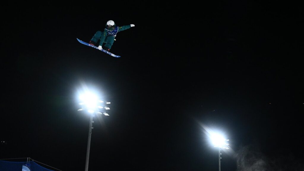 The Aussie women have soared in the snowboard big air final but it was Japan who won gold.
