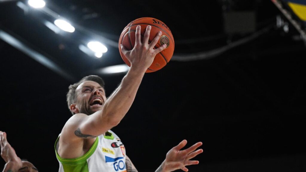 Nathan Sobey misfired early but still top-scored with 21 points as the Phoenix beat the Breakers. 
