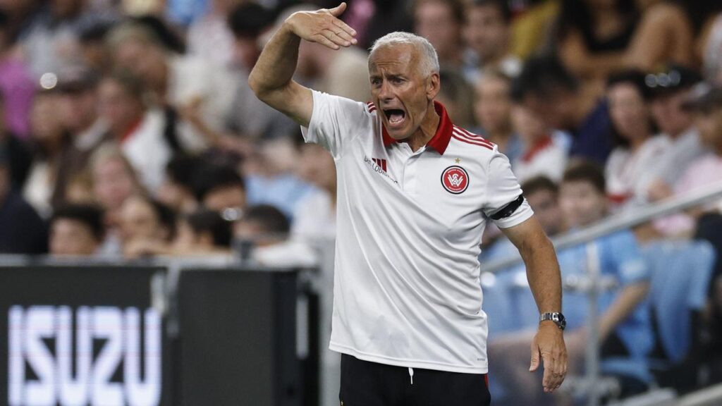 Gary Van Egmond’s Wanderers look destined for the wooden spoon after a 3-2 loss to the Mariners.
