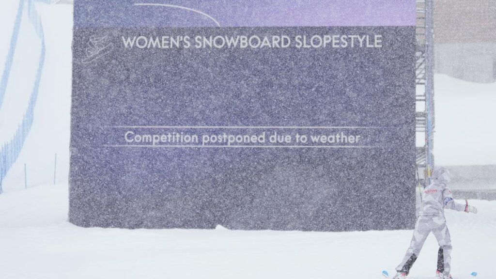 Heavy snow has delayed the women’s snowboarding slopestyle finals at the Winter Olympics.
