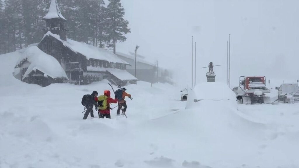 An avalanche in the Sierra Nevada mountains has hit a group of backcountry skiers, killing eight. 
