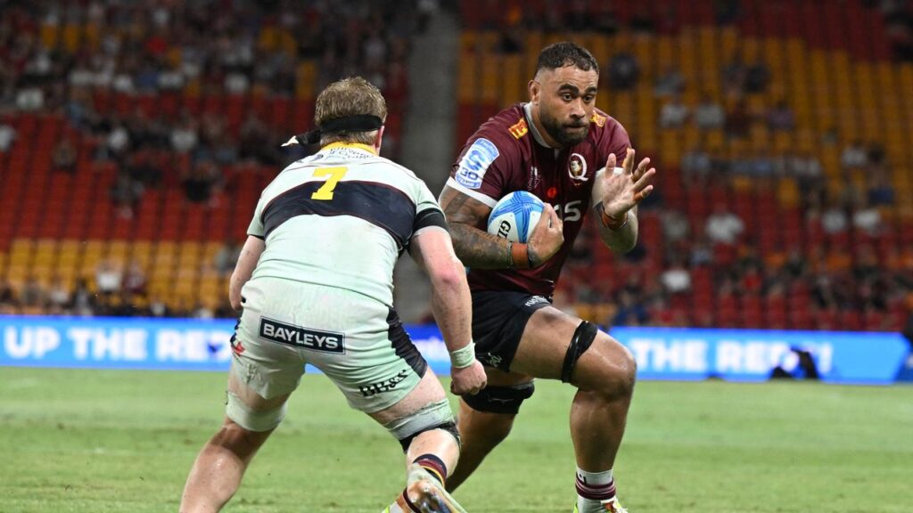 Lukhan Salakaia-Loto bashes Super Rugby defences and wants a chance in the ring, too.
