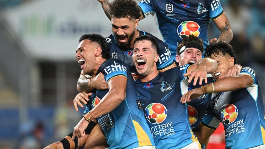 Gold Coast have scored late at home to beat the Dragons for their first victory of the season.
