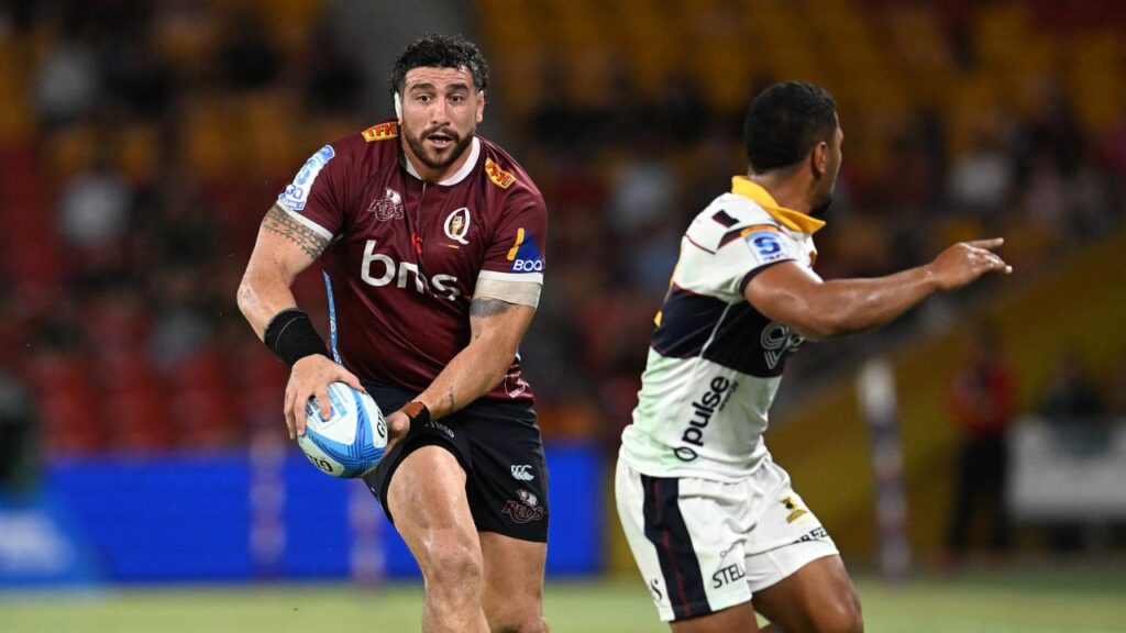 Queensland’s veteran Kiwi prop Jeffery Toomaga-Allen (l) will face his former team the Hurricanes.
